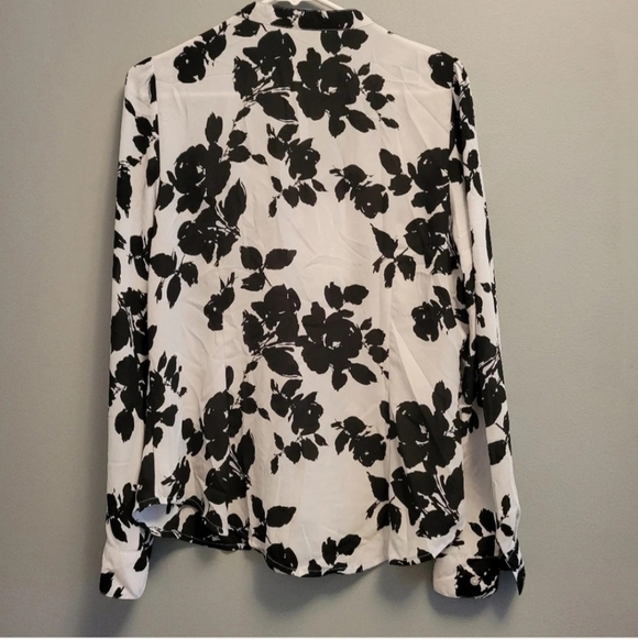 Worthington Black White Floral Ruffled Button-Up Blouse Size Large EUC - Picture 4 of 7